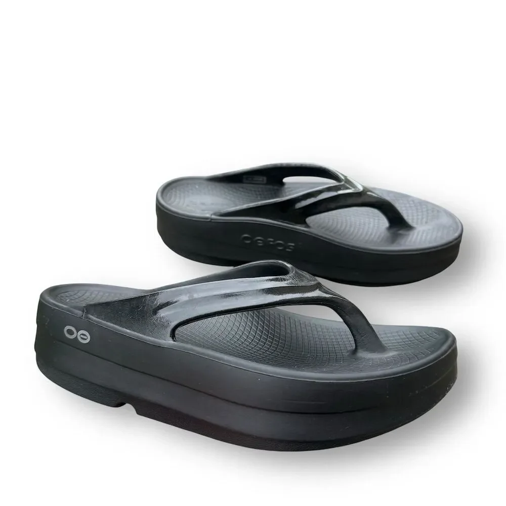 OOFOS Women's Black Comfort Sandals - Picture 14 of 14